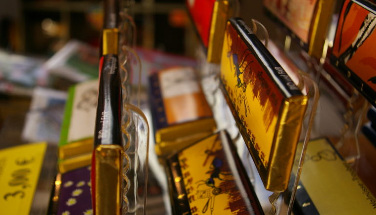 Blick in den Weltladen Shalom mit fair gehandelten Produkten